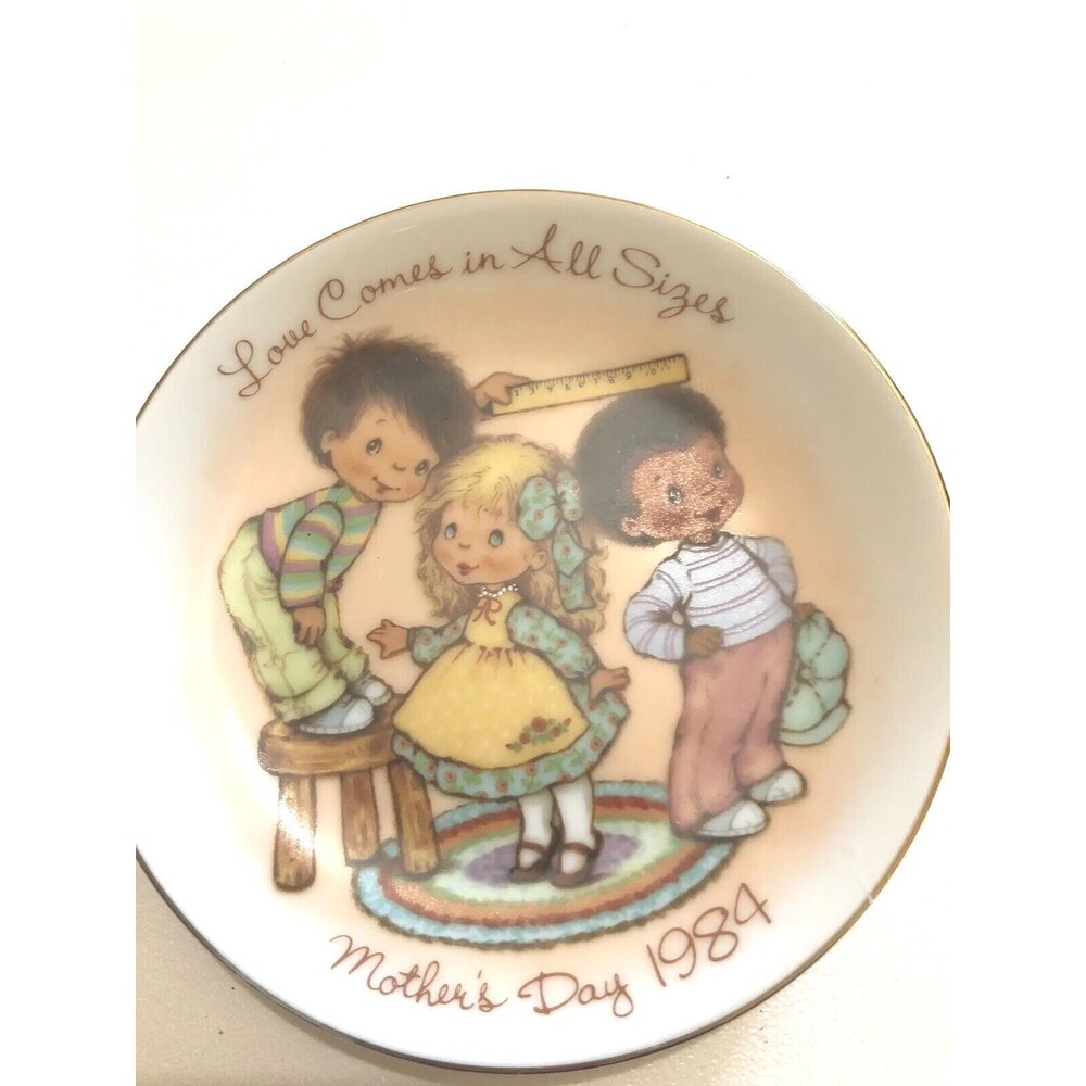 Vintage Mothers Day Gift, 5" Collector Plate 1984 "Love Comes in All Sizes" Avon